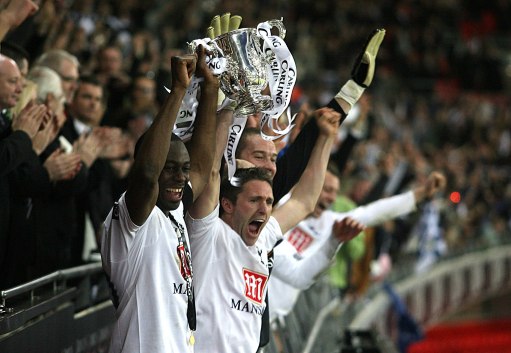 德甲战报：伯格1射1传，霍芬海姆3-0完胜奥格斯堡（德甲：伯格传射建功，霍芬海姆3-0零封奥格斯堡）