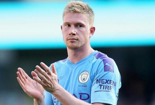 杜兰特远投三分命中，全场欢呼（杜兰特命中超远三分，现场沸腾）