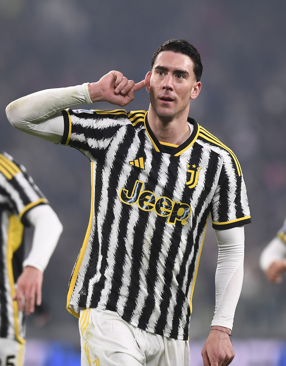 国王杯战报：姆巴佩梅开二度+造乌龙，皇马3-2塔拉维亚（国王杯速递：姆巴佩双响+造乌龙，皇马3-2险胜塔拉维亚）