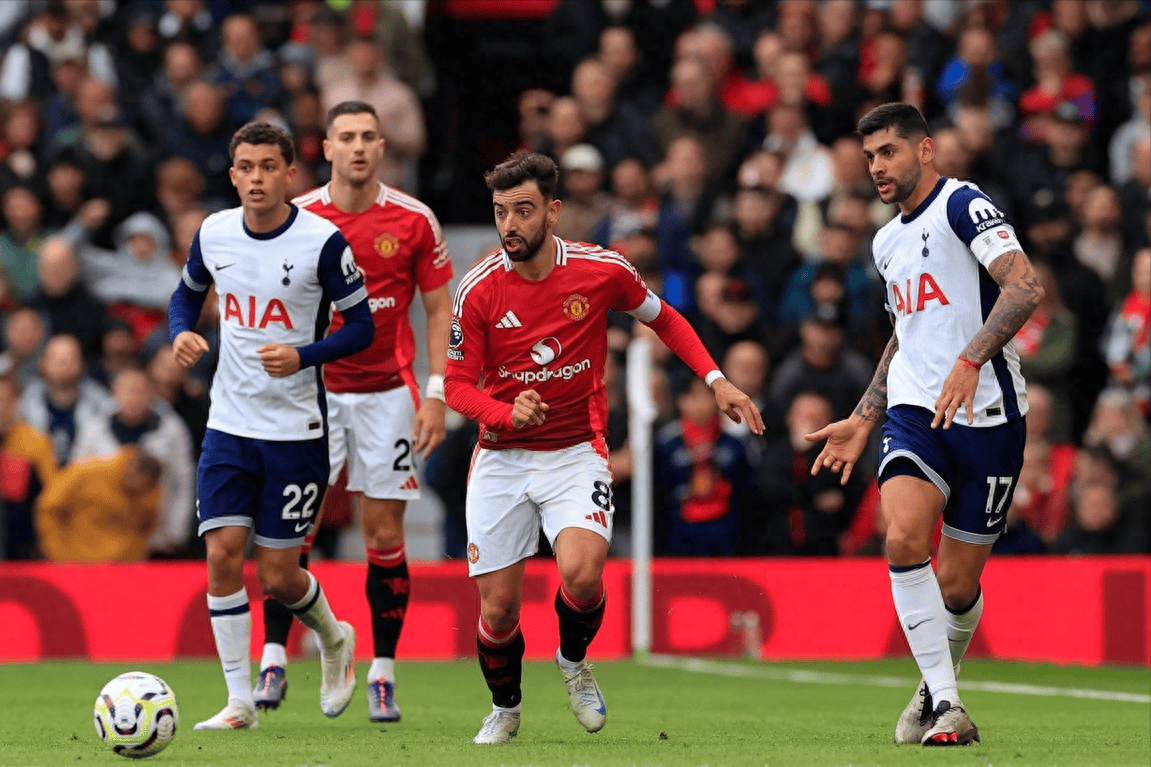 世界杯预热海报里没有C罗遭质疑，FIFA删除原海报改“怀旧”（C罗缺席世界杯预热海报引质疑，FIFA删原海报改发“怀旧版”）