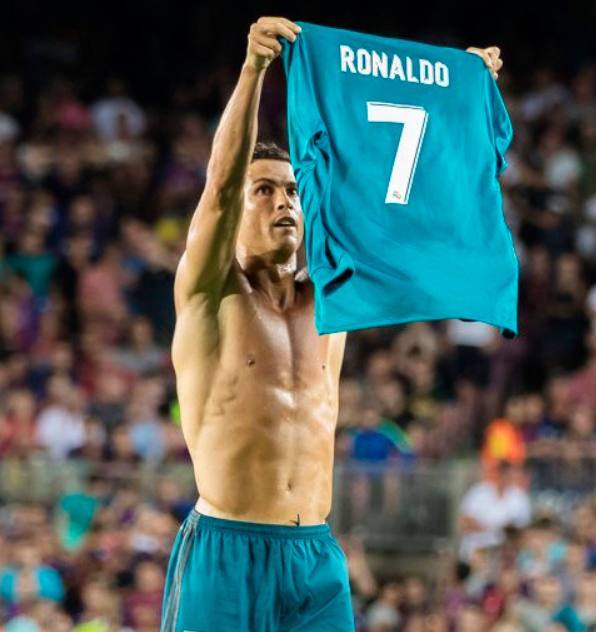 德乙前瞻：沙尔克04和帕德博恩上演榜首大战，双方仅差1分（德乙焦点战前瞻：沙尔克04对阵帕德博恩，榜首之争仅差一分）